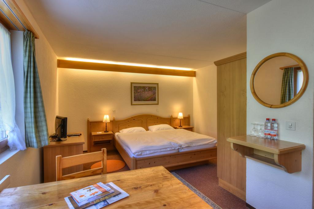 Hotel Roc Et Neige Chateau-d'Oex Esterno foto